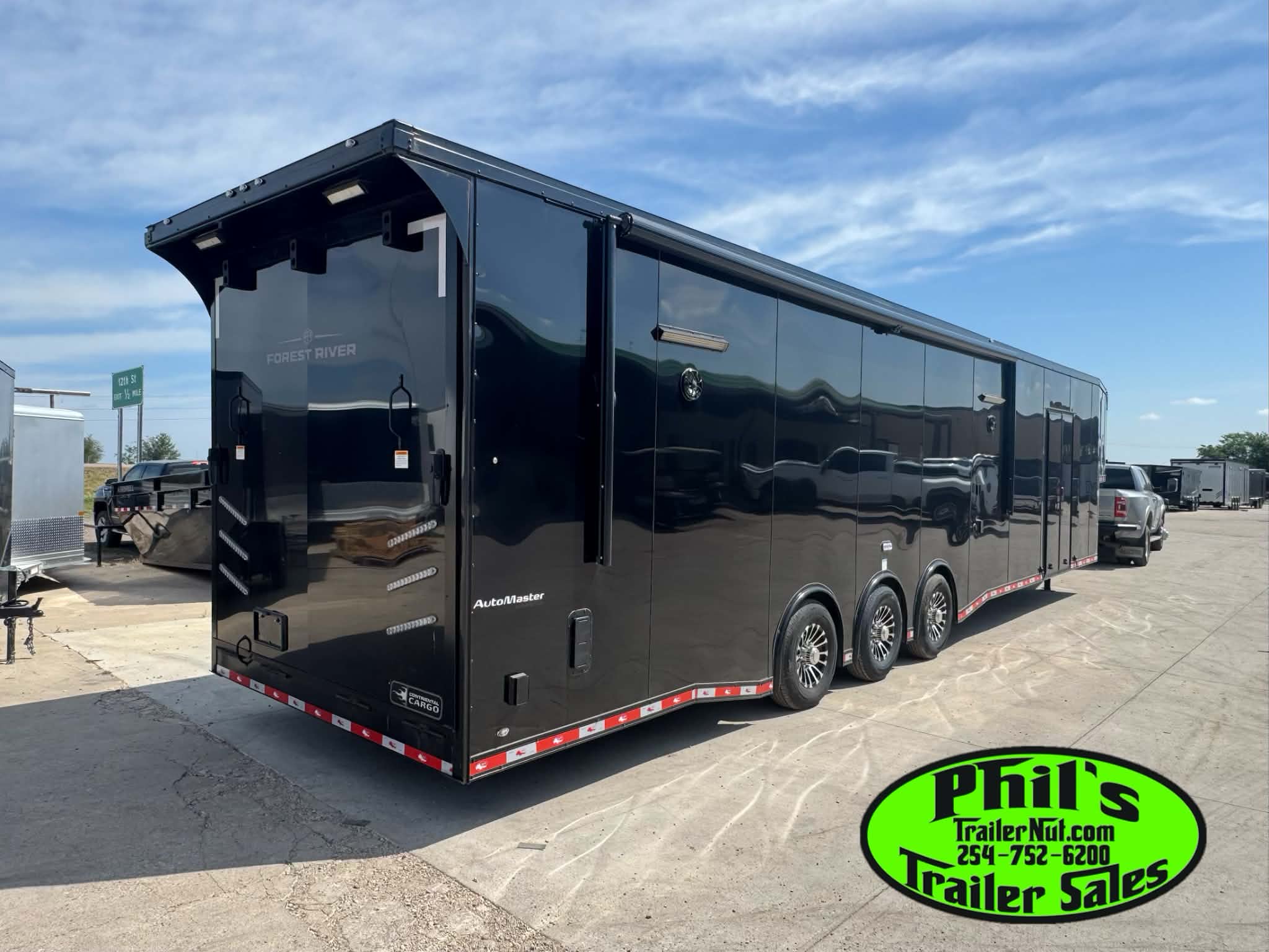 CONTINENTAL CARGO NEW 85X44 ENCLOSED CAR RACE TRAILER BATHROOM CAR HAULER CARGO GOOSENECK Car / Racing Trailer