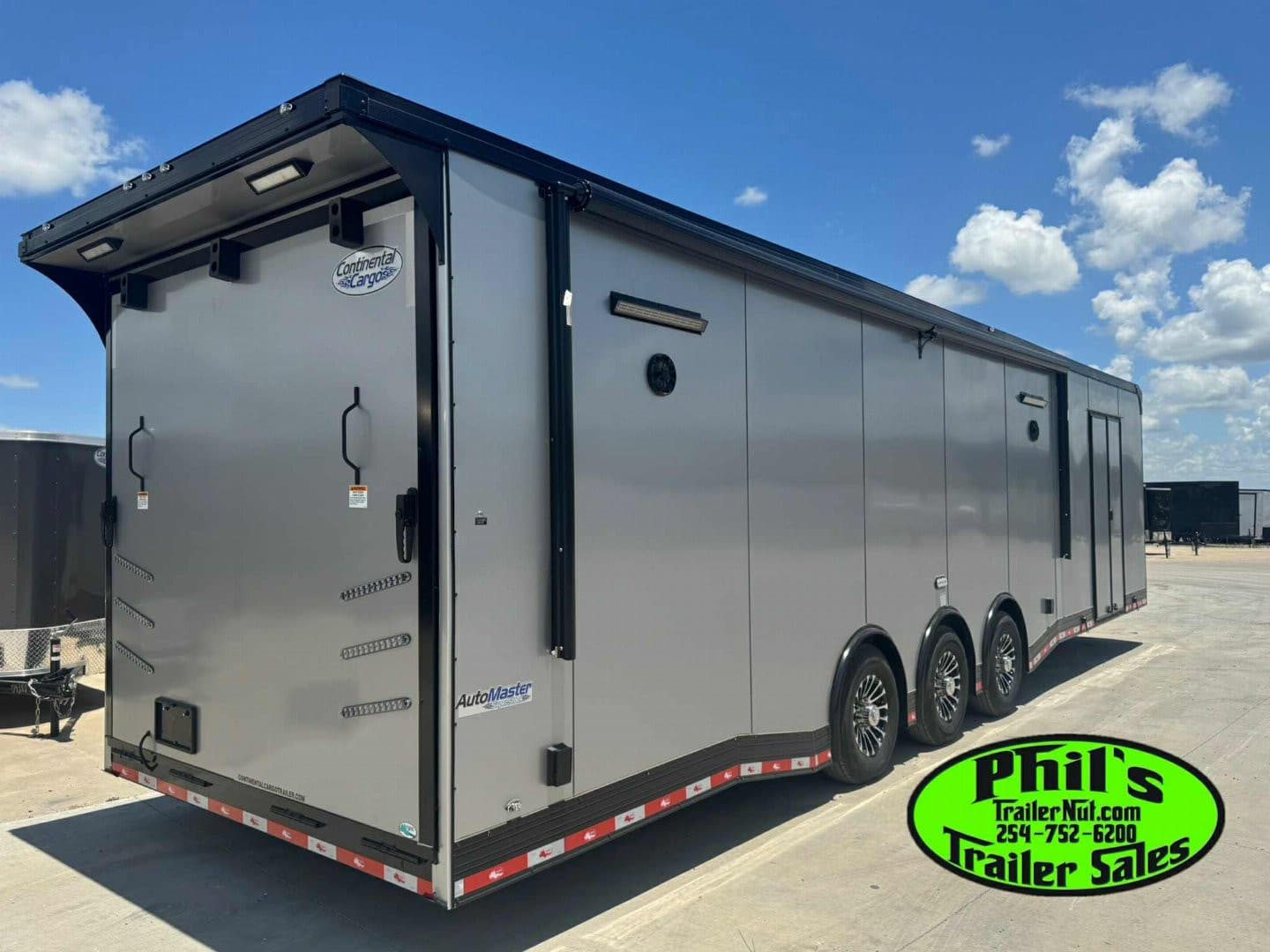 CONTINENTAL CARGO NEW 85X34 ENCLOSED RACE TRAILER BATHROOM ELECTRIC AWNING CAR HAULER TRAILER CARGO TRAILERS Car / Racing Trailer