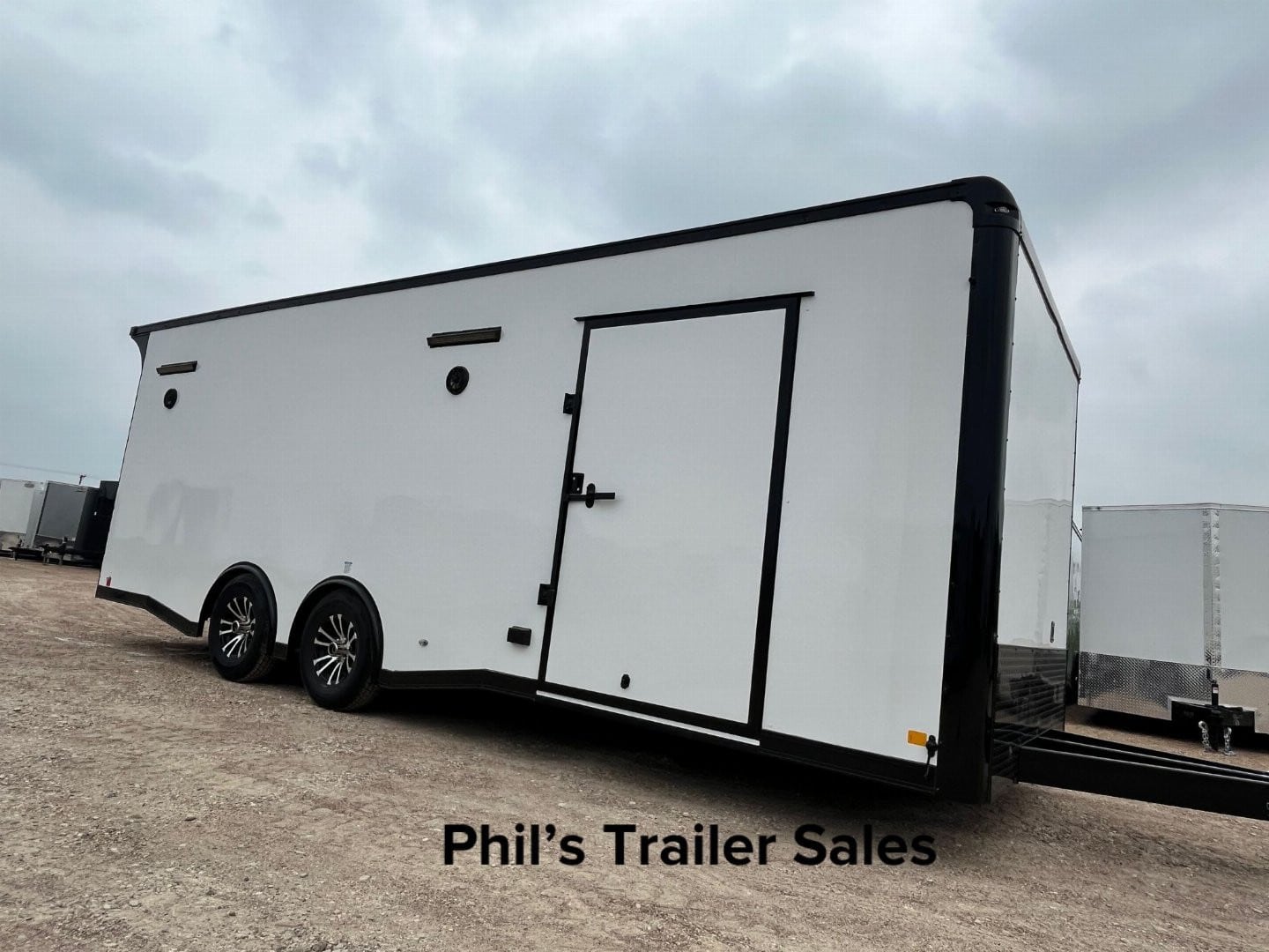 Continental Cargo 24 RACE TRAILER Enclosed Trailer CAR HAULER Car / Racing Trailer