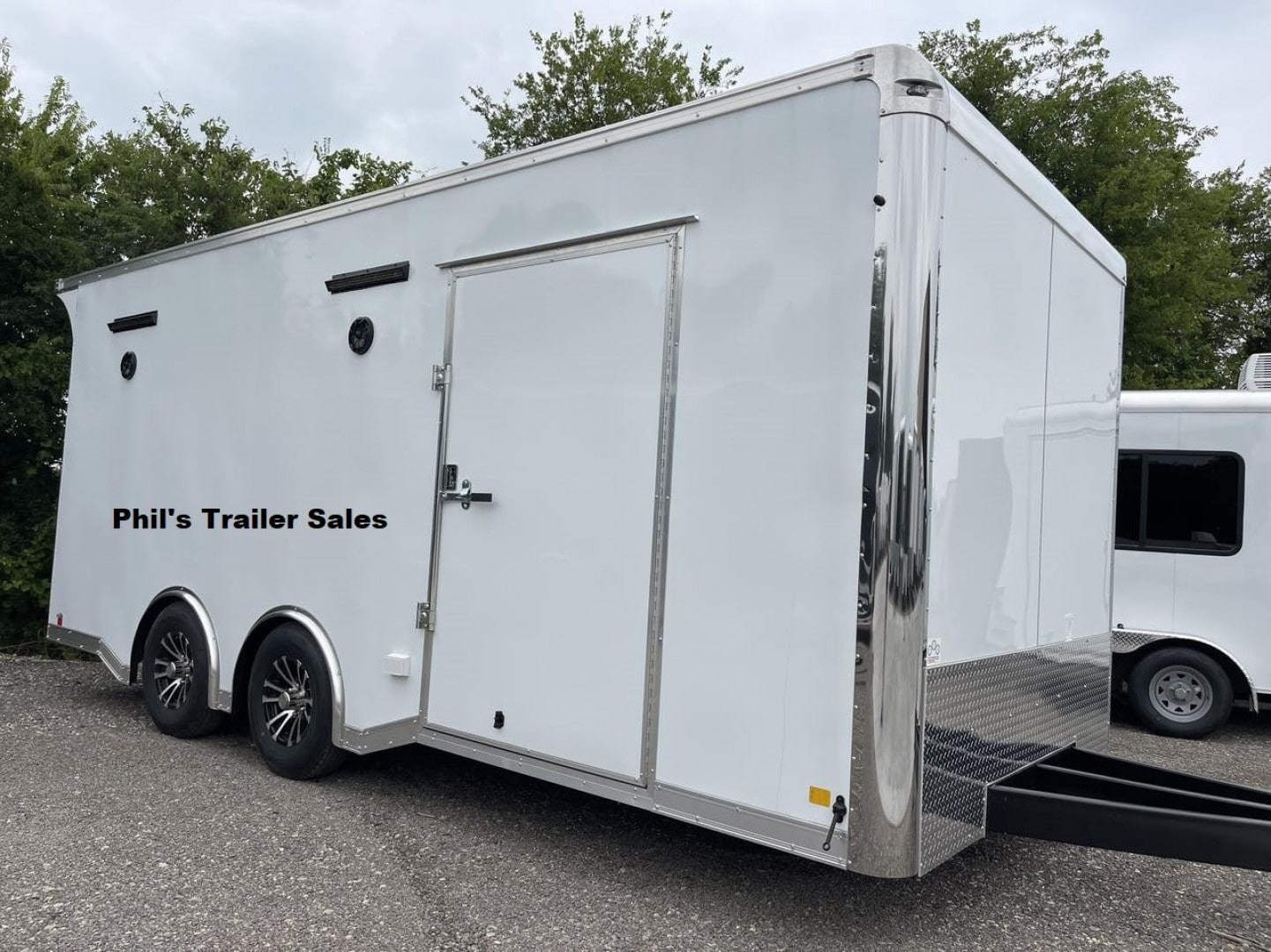 CONTINENTAL CARGO Enclosed trailer 85X24 ENCLOSED CAR RACE TRAILER CAR HAULER CARGO TRAILER Car / Racing Trailer