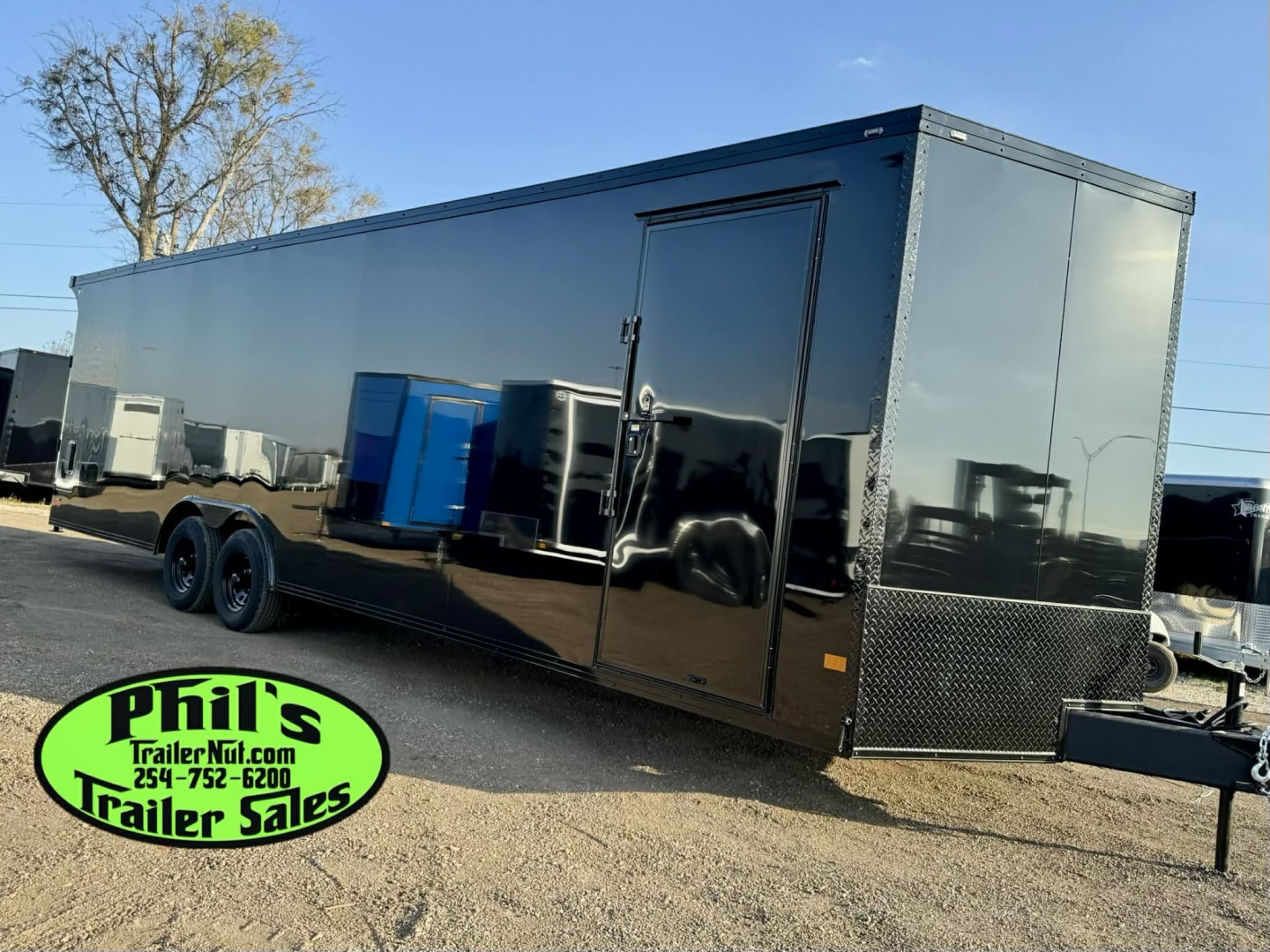 2026 Haulmark 8.5X28 TRANSPORT ENCLOSED TRAILER CAR HAULER SCREWLESS .080 EXTERIOR Cargo / Enclosed Trailer BLACKOUT PACKAGE & REAR WING!