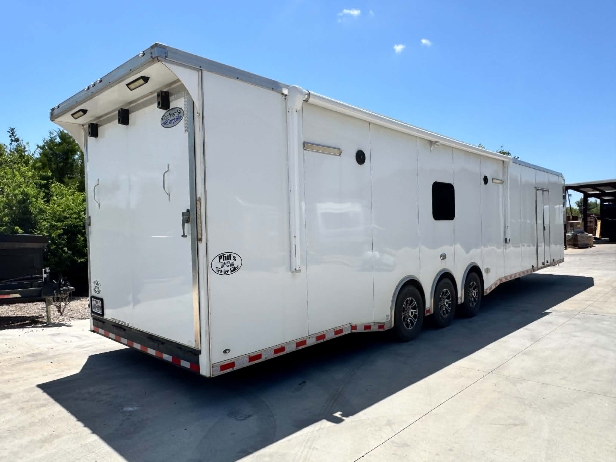 2021 Continental Cargo Trailers 8.5 x 48 RACE TRAILER BATHROOM PACKAGE WITH MINI SPLIT & ELECTRIC AWNING